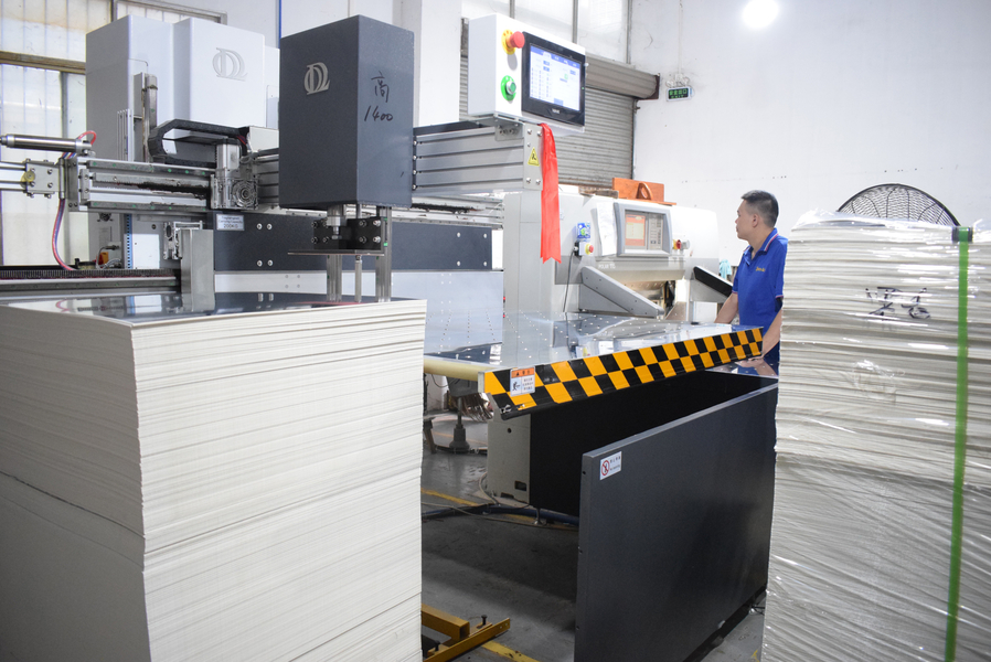 GUANGZHOU YM PACKAGE PRODUCTS CO.,LTD. γραμμή παραγωγής του κατασκευαστή