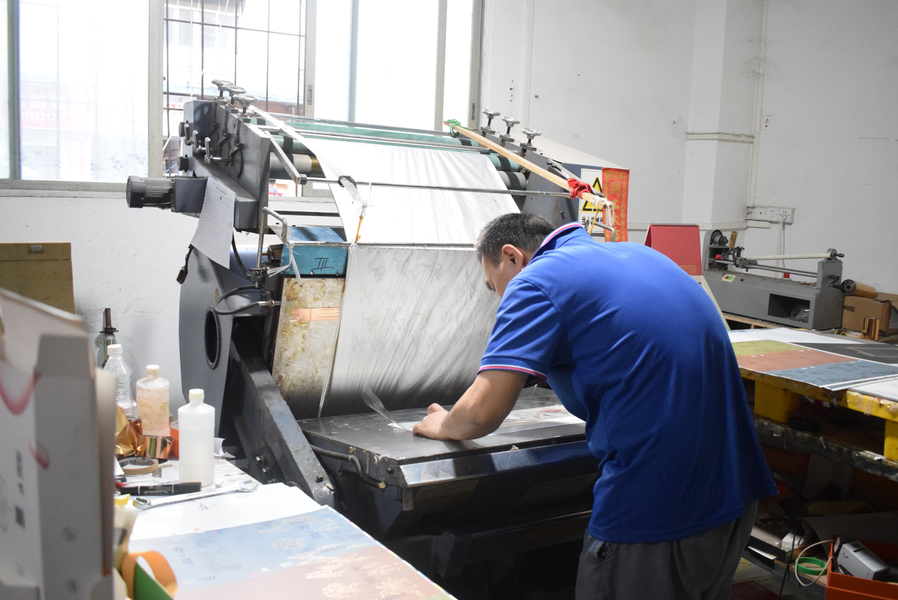 GUANGZHOU YM PACKAGE PRODUCTS CO.,LTD. γραμμή παραγωγής του κατασκευαστή