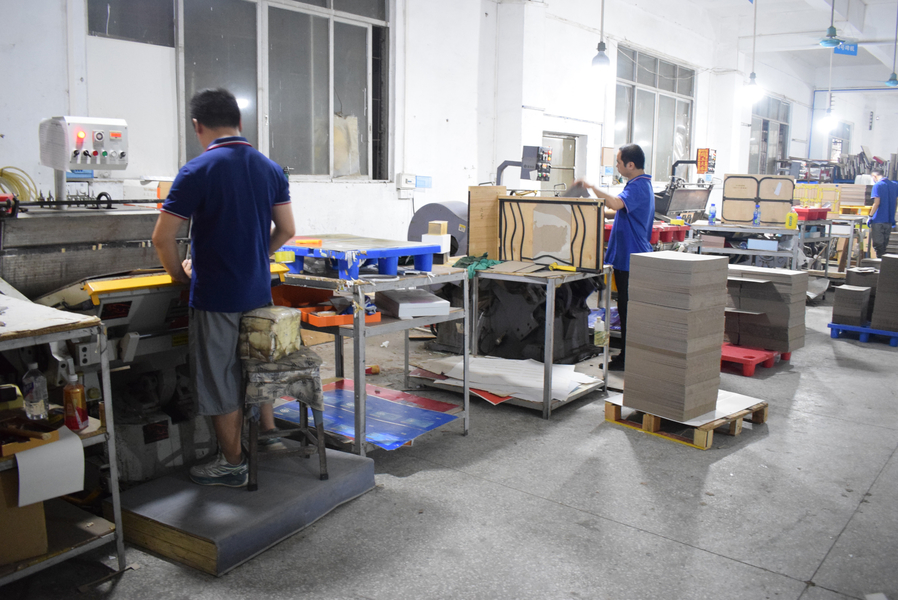 GUANGZHOU YM PACKAGE PRODUCTS CO.,LTD. γραμμή παραγωγής του κατασκευαστή